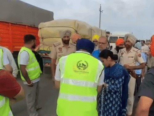 पंजाब में बाढ़ प्रभावितों की मदद में आया पॉलीवुड:सिंगर सरताज ने परिवारों को राशन भेजा; रेस्क्यू टीम के साथ जुटे रहे गायक जस्सी