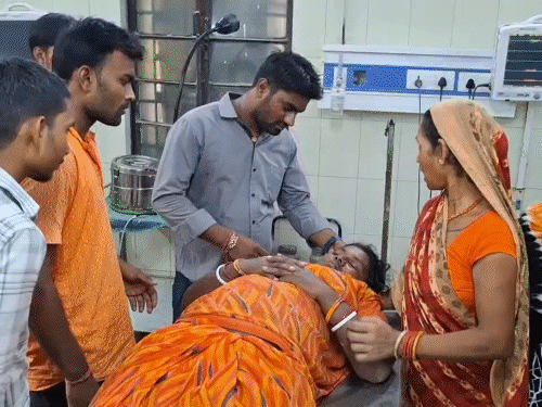 समस्तीपुर में मां और बेटी के साथ मारपीट:महिला की हालत गंभीर, सदर अस्पताल में एडमिट; मक्के की खूटी तोड़ने को लेकर विवाद हुआ था