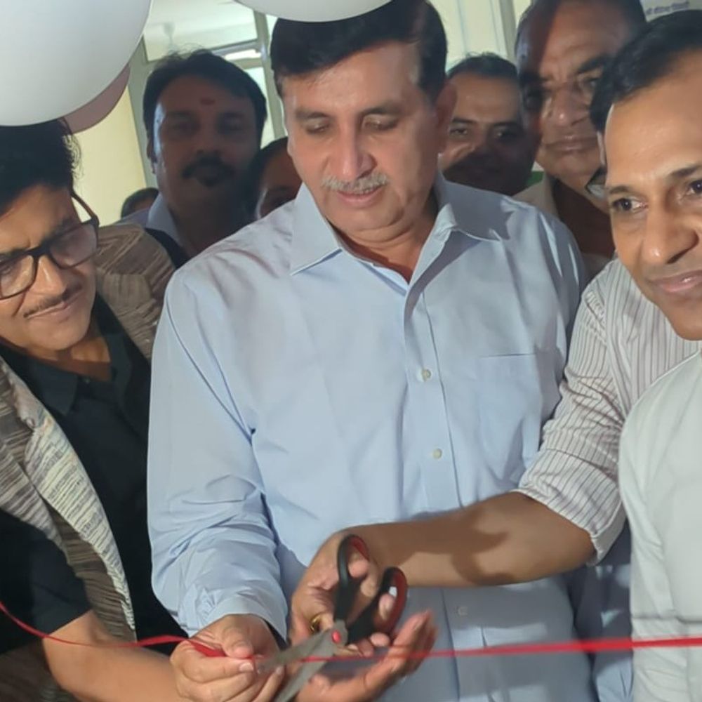 कांग्रेस दफ्तर में नई लाइब्रेरी की शुरुआत:नेहरू-गांधी की किताबें रखी, कहा- हमने यूनिवर्सिटी बनाई, भाजपा ने व्हाट्सएप यूनिवर्सिटी चलाई