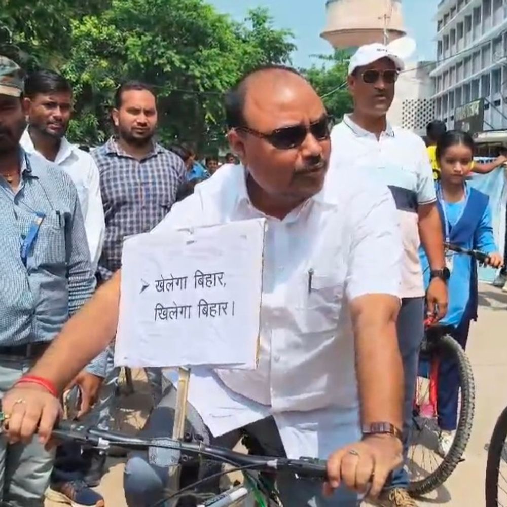 शेखपुरा में डिस्ट्रिक्ट लेवल स्पोर्ट्स कॉम्पटीशन का समापन:  300 स्कूली बच्चों के साथ सांसद और DDC ने निकाली साइकिल रैली – Sheikhpura News