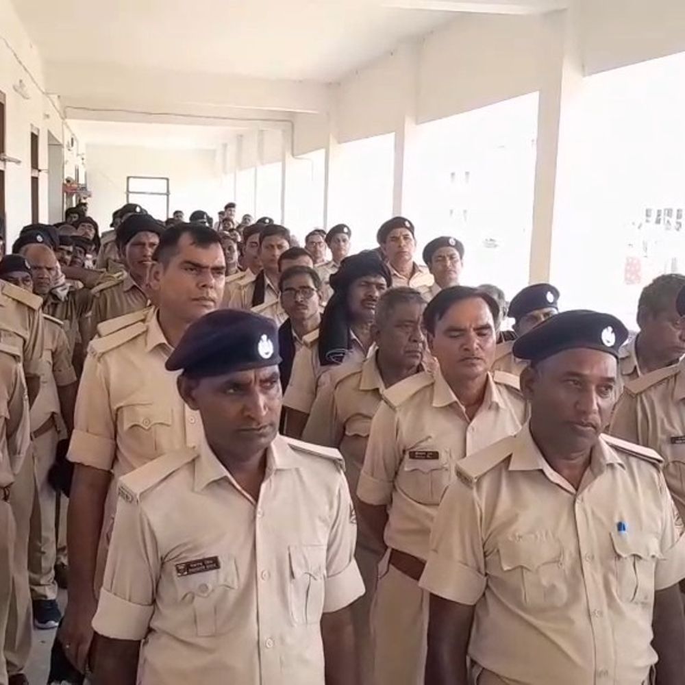 मोहनिया में चौकीदार और गुंडा परेड:विधानसभा चुनाव 2025 को लेकर प्रशासन अलर्ट, डीएसपी ने आवश्यक दिशा निर्देश दिए