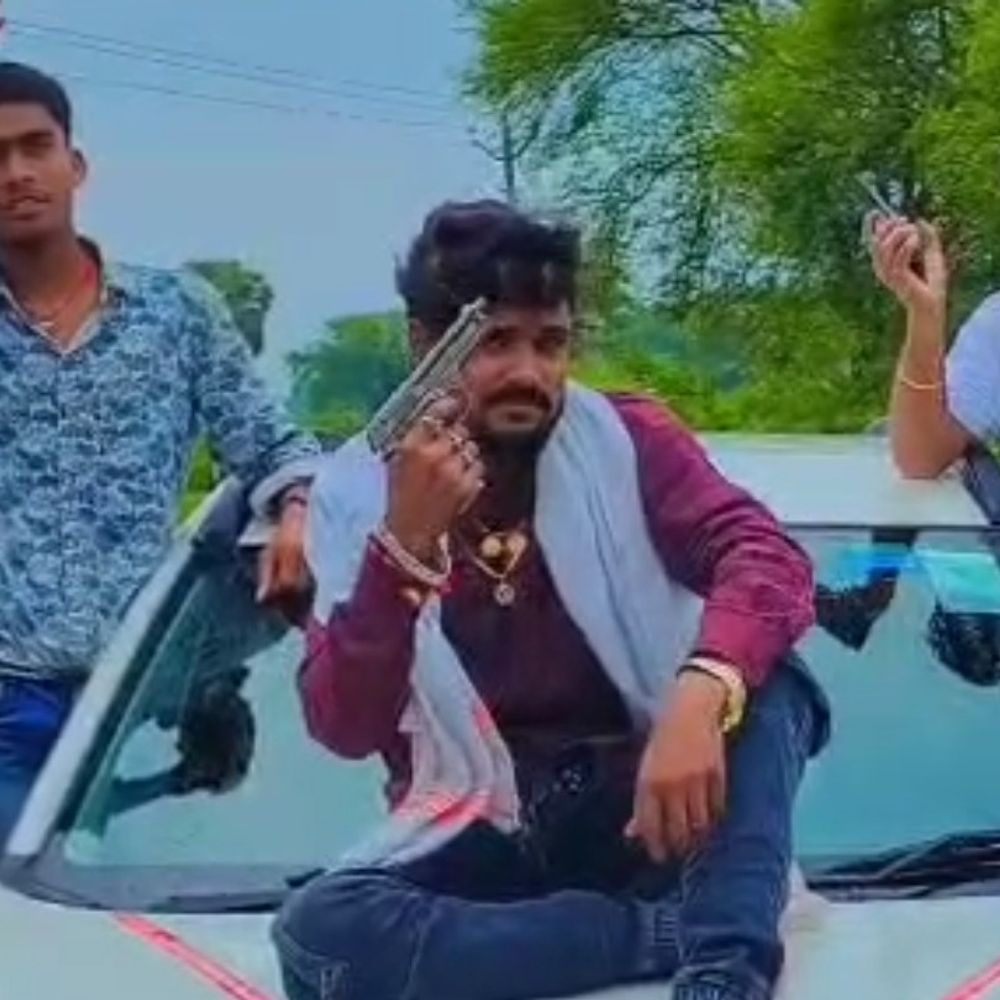 युवक को सोशल मीडिया पर हथियार दिखाना पड़ा महंगा:जमुई में 7 साल से फरार चल रहा था हत्यारोपी, वीडियो सामने आने पर पकड़ा गया