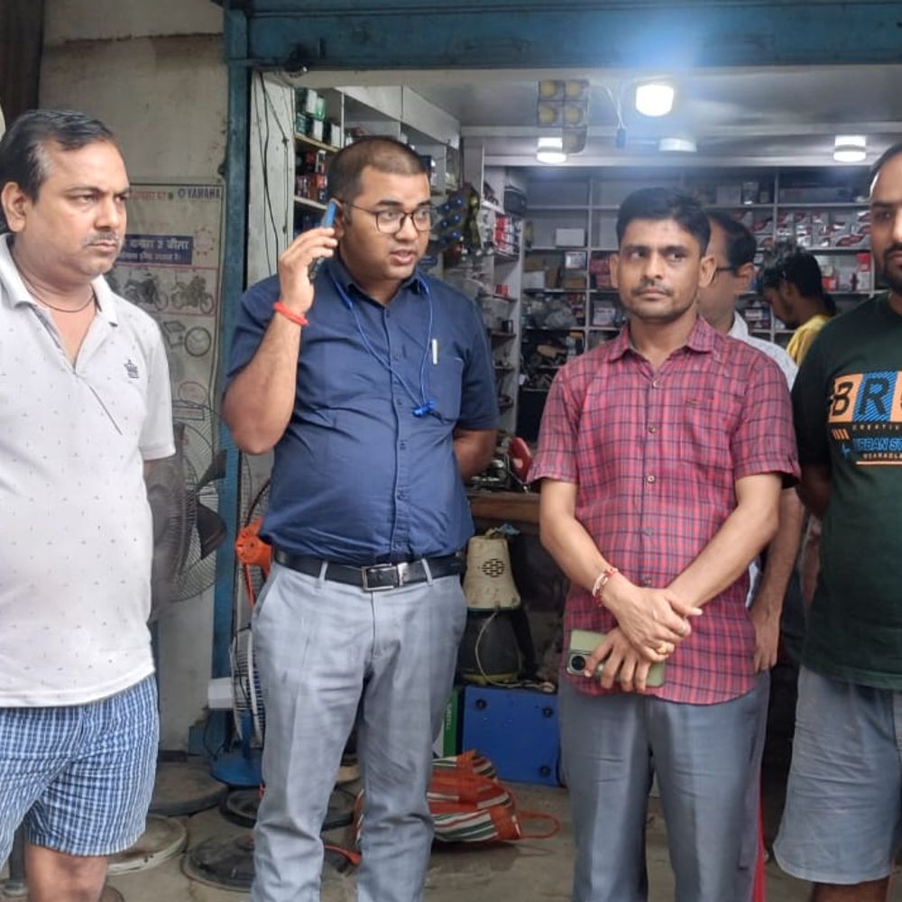 सालमारी में सड़क चौड़ीकरण को लेकर निरीक्षण किया