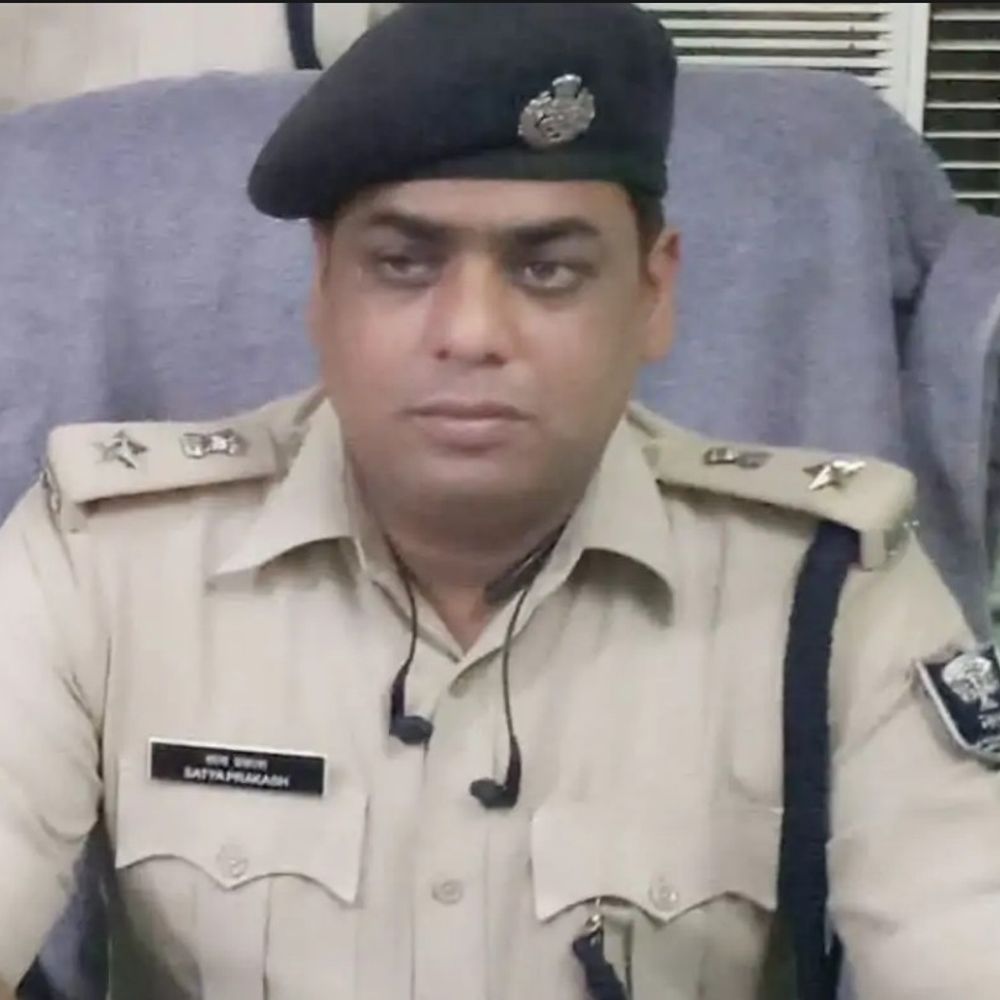 बक्सर में 28 पुलिस अधिकारियों का तबादला:5 थाना प्रभारियों समेत कई अधिकारियों का दूसरे जिलों में ट्रांसफर, 1 सितंबर से नई तैनाती