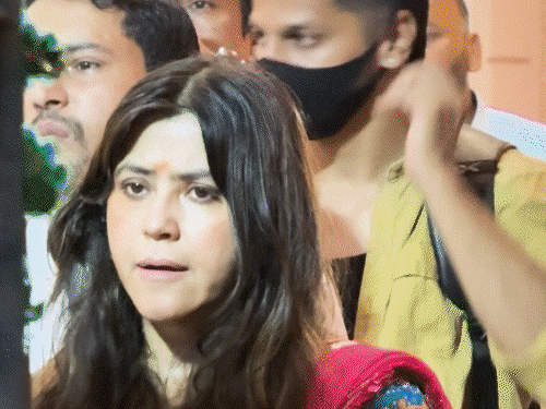 एकता कपूर की गणपति लंच पार्टी में पहुंचे सितारे:श्रद्धा आर्या से लेकर नरगिस फाखरी हुईं शामिल, रणबीर-नीतू कपूर ने किया बप्पा का विसर्जन