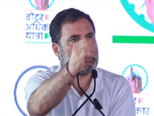 पटना में रैली की जगह पदयात्रा करेंगे राहुल गांधी:कार्यक्रम का नाम बदलकर अंबेडकर रखा, गांधी मैदान में रात गुजारने की नहीं मिली इजाजत