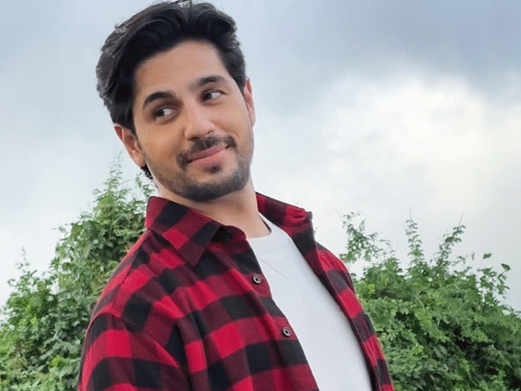 सिद्धार्थ मल्होत्रा ने शनाया कपूर को दिया था मिडनाइट सरप्राइज:एक्ट्रेस के जन्मदिन पर करण जौहर ने एक्टर को गिफ्ट के तौर पर घर भेजा था