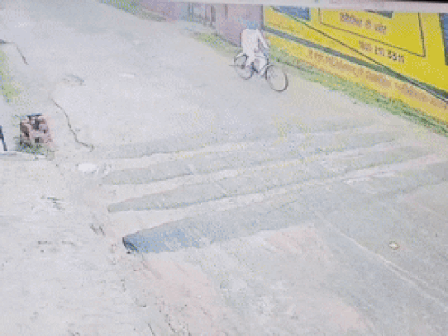 मानसा में दीवार गिरने से किसान की मौत, VIDEO:  साइकिल से खेत में जा रहे थे, बारिश के कारण हादसा – Mansa News