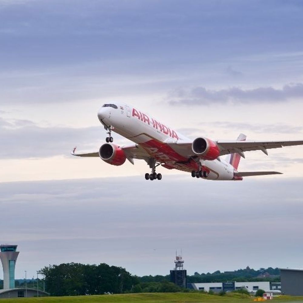 इंदौर आ रही एअर-इंडिया फ्लाइट लौटी, दिल्ली में सेफ लैंडिंग:एयरलाइन बोली- पायलट को इंजन में फायर इंडीकेशन मिला था; 90 यात्री सवार थे
