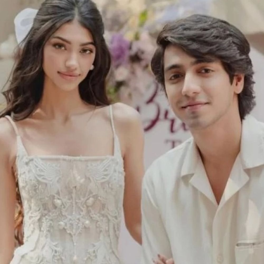 दादी के लिए अहान ने यशराज फिल्म का इंतजार किया:कहा- ये उनका सपना था; बहन अलाना का असली नाम इसी प्रोडक्शन की फिल्म के नाम पर है