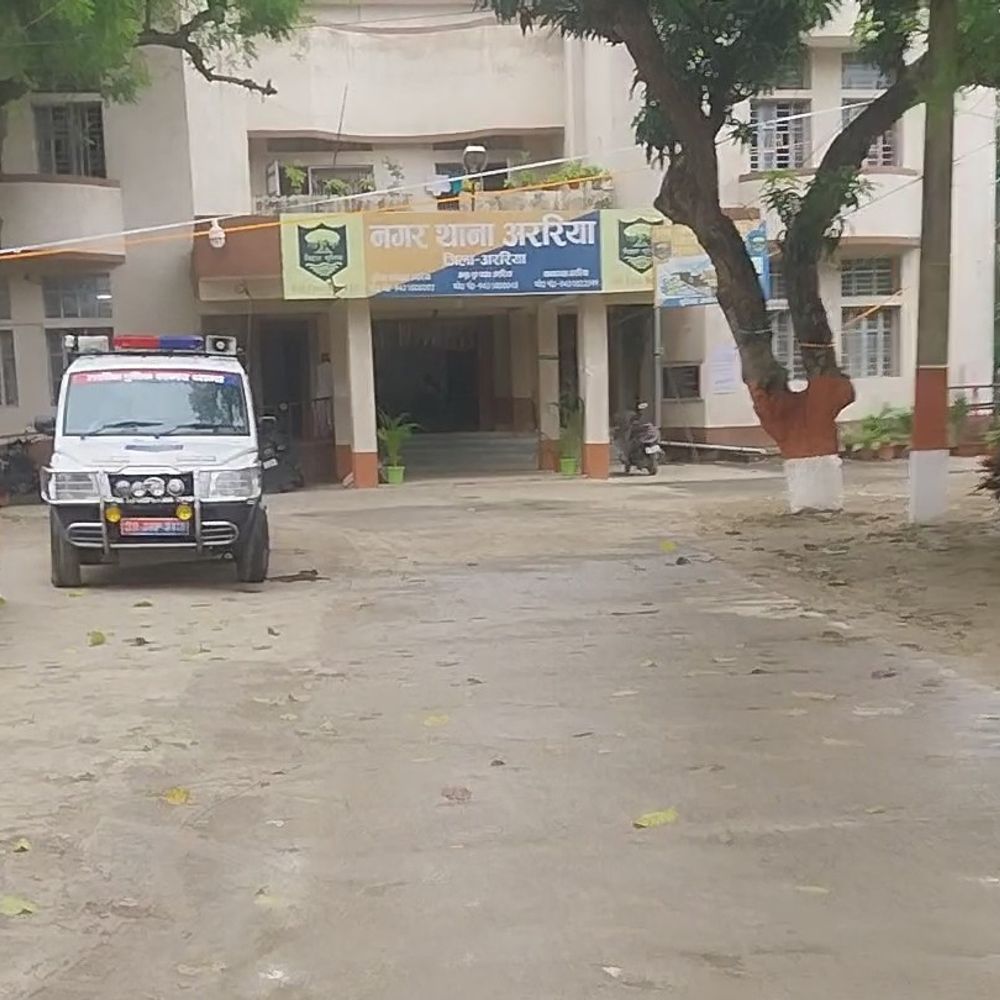 किराना दुकान के पास 1.5 लाख की चेन लूटी:अररिया में महिला से चेन स्नैचिंग, CCTV से तलाश जारी