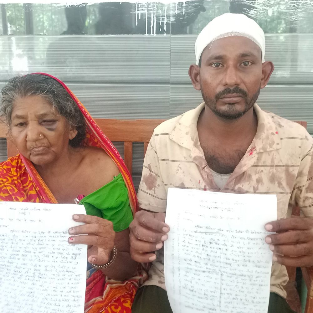 जमुई में दलित परिवार पर हमला:पैसों के विवाद में घर में घुसकर मारपीट, महिला समेत बेटे को आई चोटें