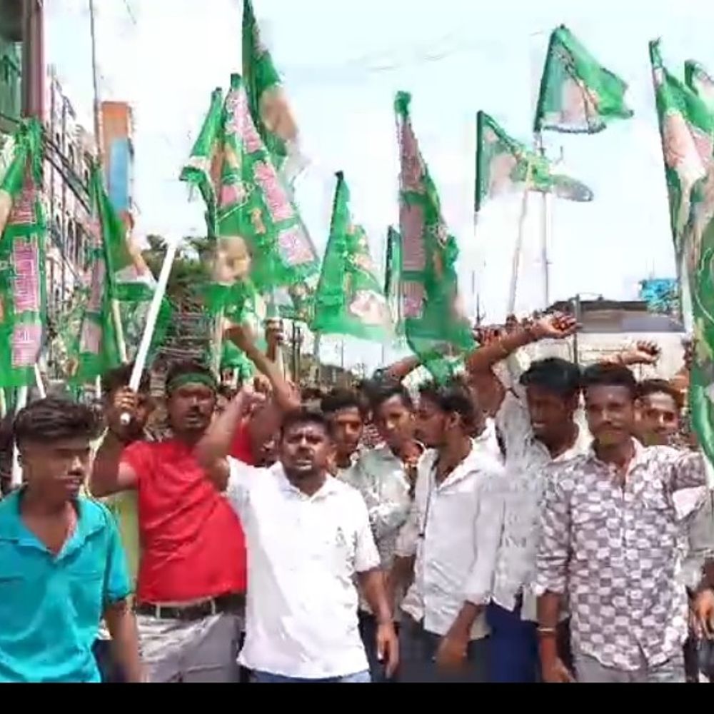 जहानाबाद से RJD कार्यकर्ता वोटर अधिकार यात्रा में पटना पहुंचे:बोले- 'संविधान और लोकतंत्र की रक्षा के लिए निकाली गई यात्रा'