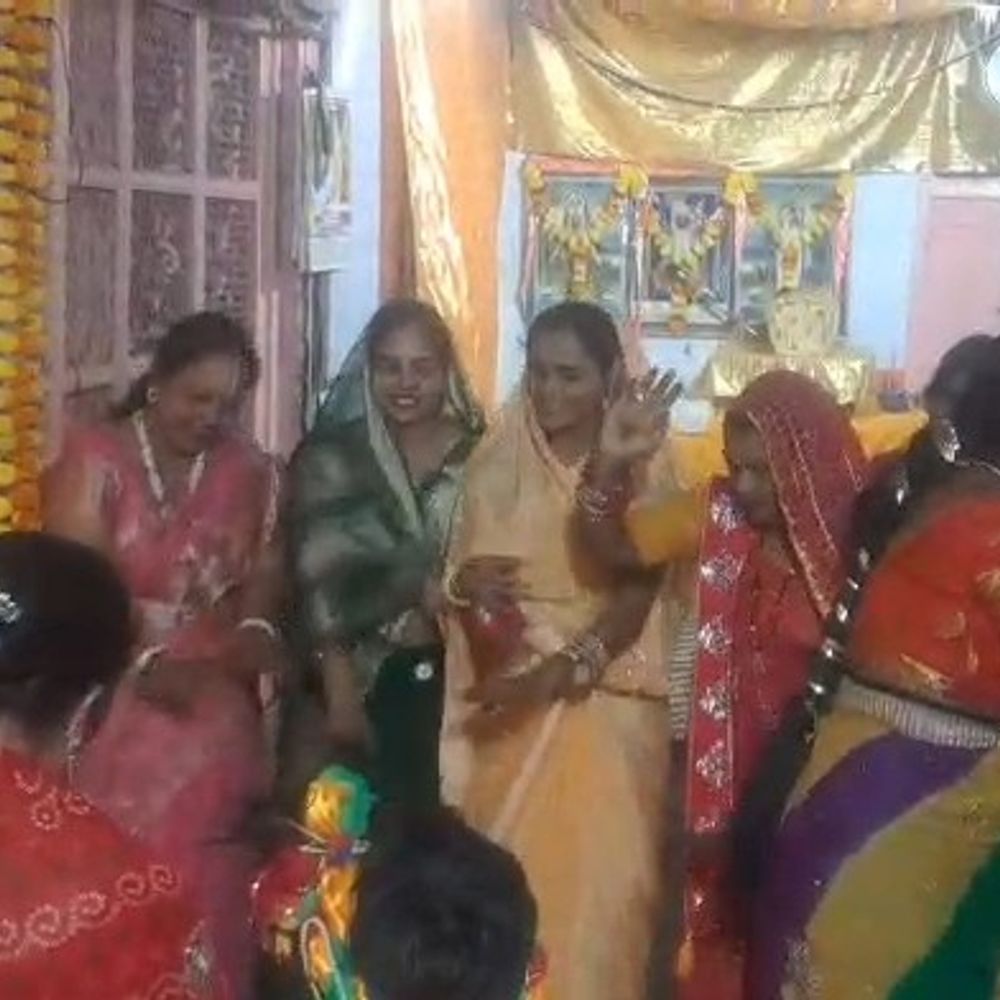 राधा अष्टमी पर भजन-कीर्तन से गूंजा सिद्धविनायक:बच्चों ने राधा और कृष्ण का रूप, फूलों की वर्षा से हुआ स्वागत