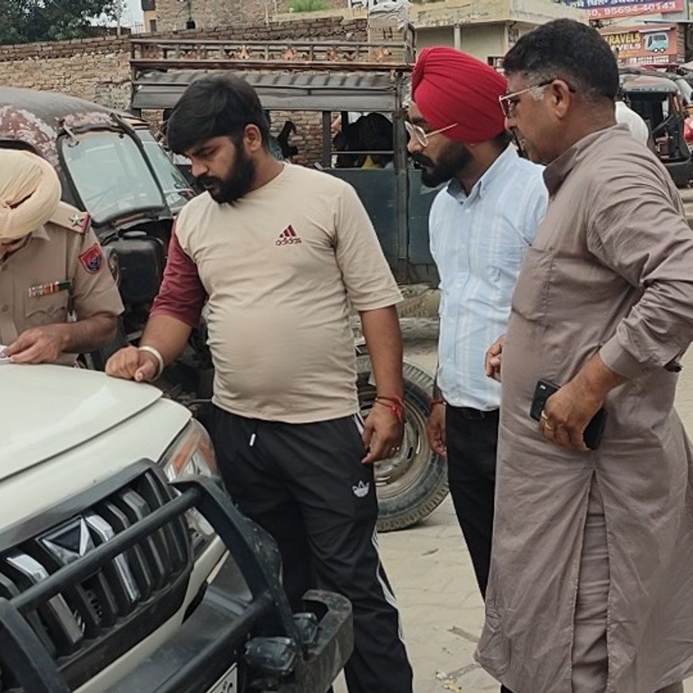 अबोहर में एम्बुलेंस पहुंचने से पहले युवक की मौत:  बस स्टैंड पर बेसुध पड़ा मिला, बैंक कर्मचारी ने दी पुलिस को सूचना – Abohar News