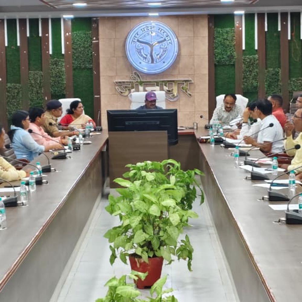 जौनपुर में अब अनफिट स्कूल वाहन नहीं चलेंगे:8 सितंबर नए नियम लागू, डीएम ने निर्देश जारी किए