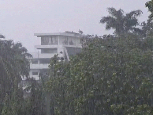 3 दिन भारी बारिश, 5 जिलों में यलो अलर्ट:नारायणपुर, बीजापुर, दंतेवाड़ा जिले भीगेंगे, बाकी जगह बिजली गिरेगी, बौछारें पड़ेंगी, रायपुर में बादल छाए