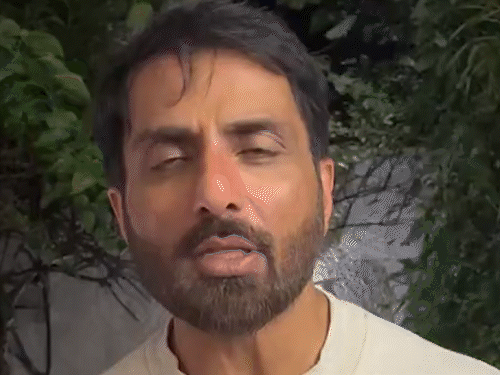 पंजाब बाढ़ पीड़ितों की मदद करेंगे सोनू सूद:कहा- चाहे सब कुछ दांव पर क्यों न लगाना पड़े, पीछे नहीं हटूंगा; लोगों से जुड़ने की अपील की