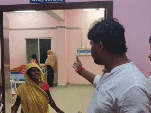 कुशेश्वरस्थान CHC का निरीक्षण करने पहुंचे जेडीयू विधायक:डॉक्टर नहीं रहने पर भड़के, बोले- प्रभारी निजी क्लिनिक चलाते हैं, मरीजों को देखने वाला कोई नहीं है