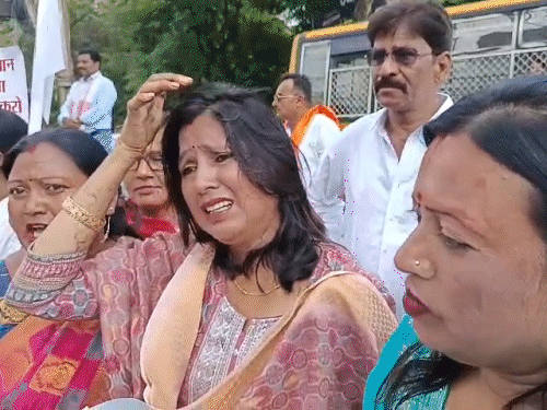 पीएम मोदी की मां के खिलाफ टिप्पणी; रांची में आक्रोश:  बीजेपी महिला मोर्चा का कांग्रेस ऑफिस के सामने प्रदर्शन, पुलिस से हुई झड़प – Ranchi News