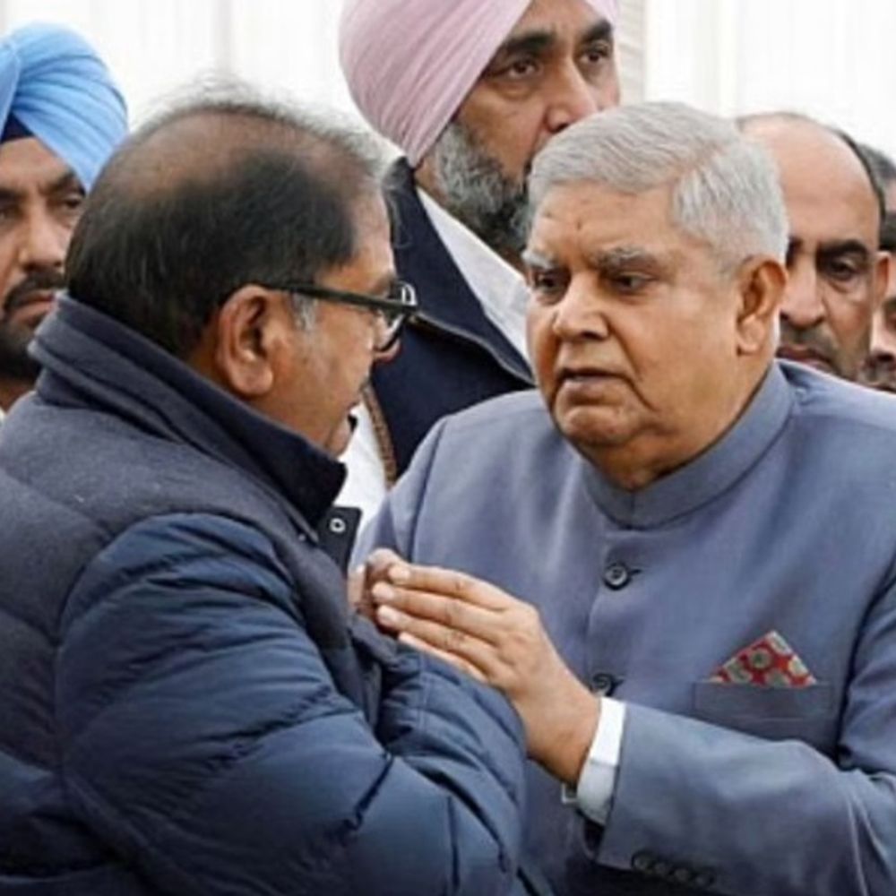 पूर्व उपराष्ट्रपति अभय चौटाला के फॉर्म हाउस में शिफ्ट हुए:जगदीप धनखड़ ने सरकारी बंगला खाली किया; अचानक पद से इस्तीफा दिया था