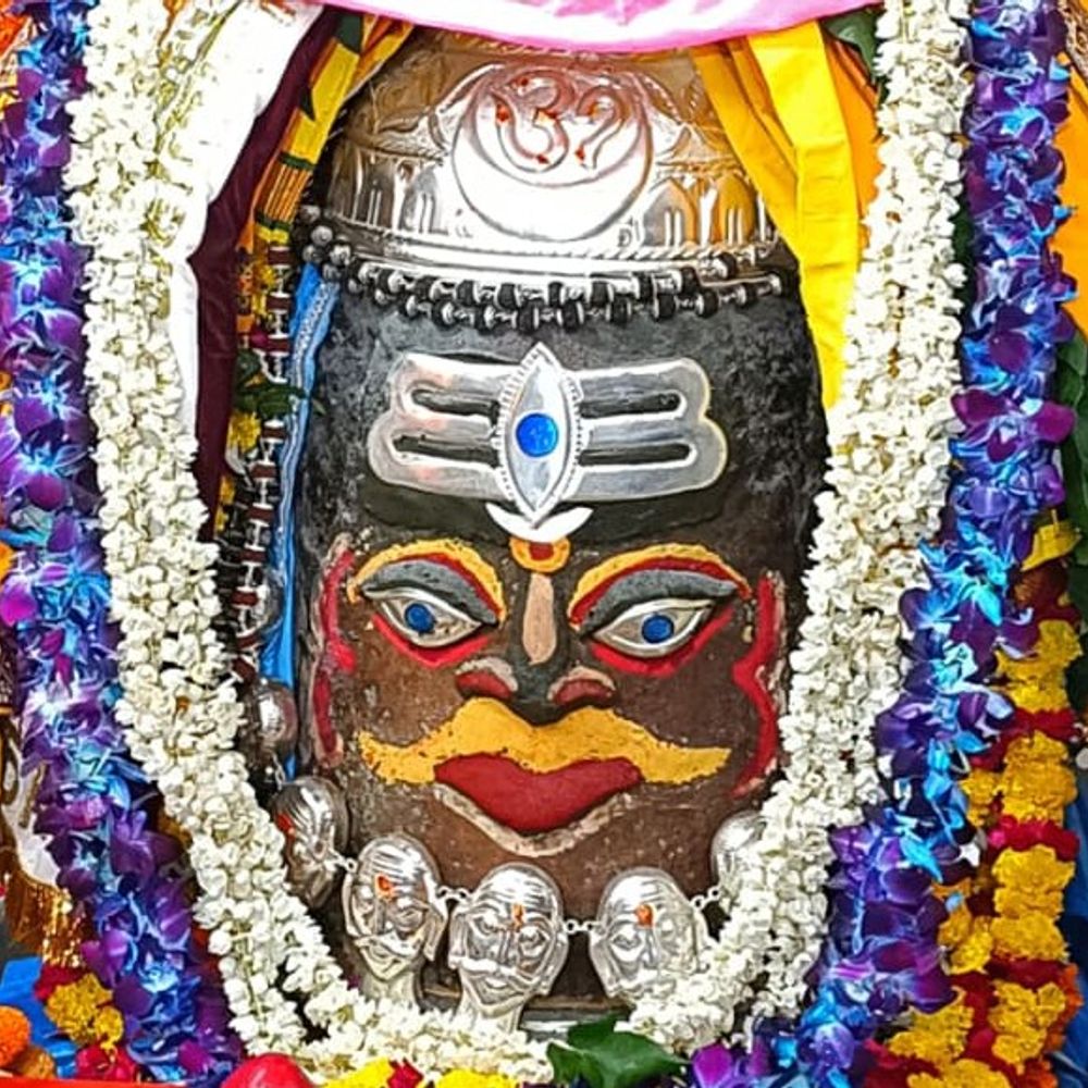 सोमवार भस्म आरती दर्शन:रजत, त्रिपुण्ड और त्रिनेत्र धारण कर भगवान महाकाल का किया राजा स्वरुप श्रृंगार