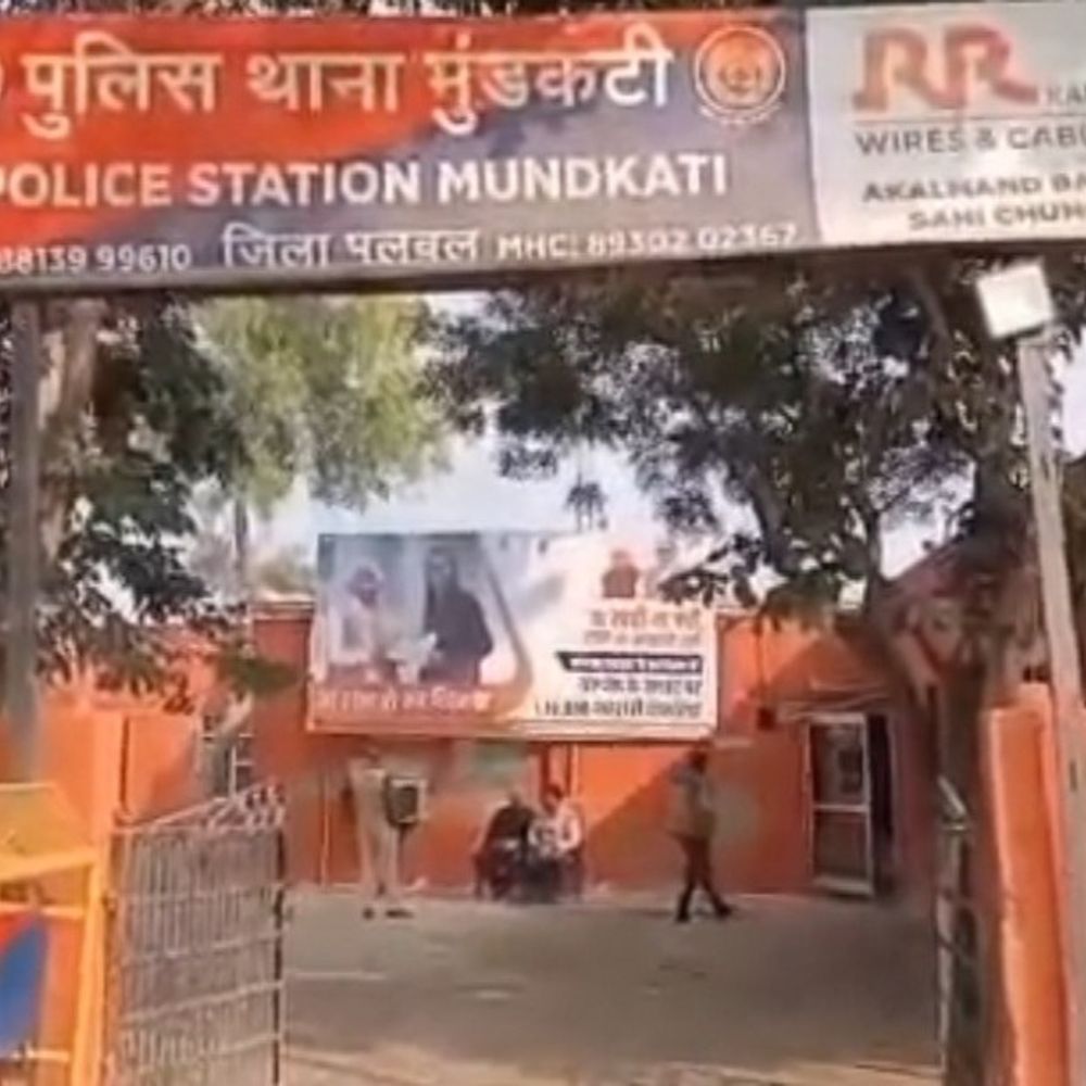 पलवल के बंचारी में छज्जा टूटने पर विवाद:  घर में घुसकर परिवार पर हमला, सोने के गहने लूटे; 13 लोगों पर केस – Palwal News