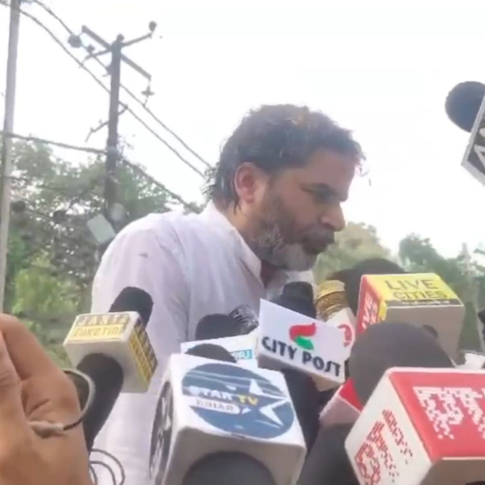 जनता बाढ़ से जूझ रही, उनके विधायक डांस कर रहे":जमुई में प्रशांत किशोर का तेजस्वी पर हमला, कहा- बिहारियों की चिंता किसी को नहीं