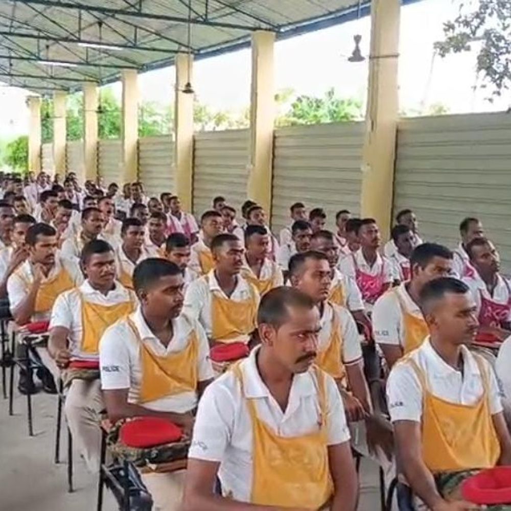 बेतिया में CPR प्रशिक्षण:डॉक्टरों ने दिया प्रैक्टिकल डेमो, आपात स्थिति में मरीज की जान बचाने का तरीका बताया