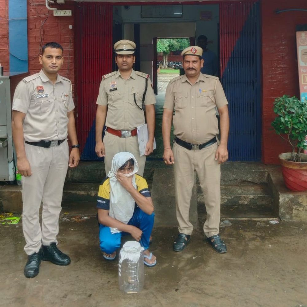 दिल्ली का युवक पत्नी को धमकाने पहुंचा रेवाड़ी:  शराब का सेवन कर पत्नी से मारपीट, देसी पिस्टल और कारतूस बरामद, पुलिस ने किया अरेस्ट – Bawal News
