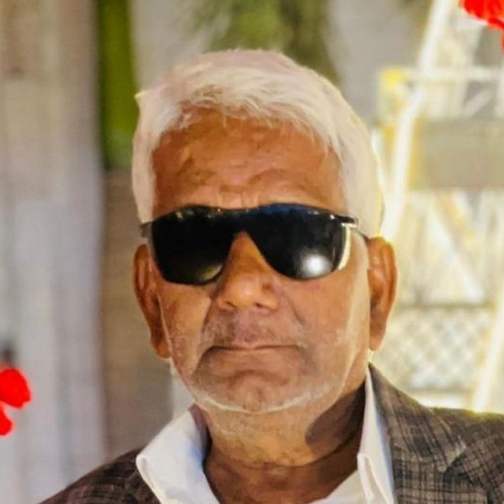 हाथरस में ट्रक की टक्कर से शिक्षक की मौत:घर लौटते समय हादसा, ट्रक छोड़कर भागा चालक