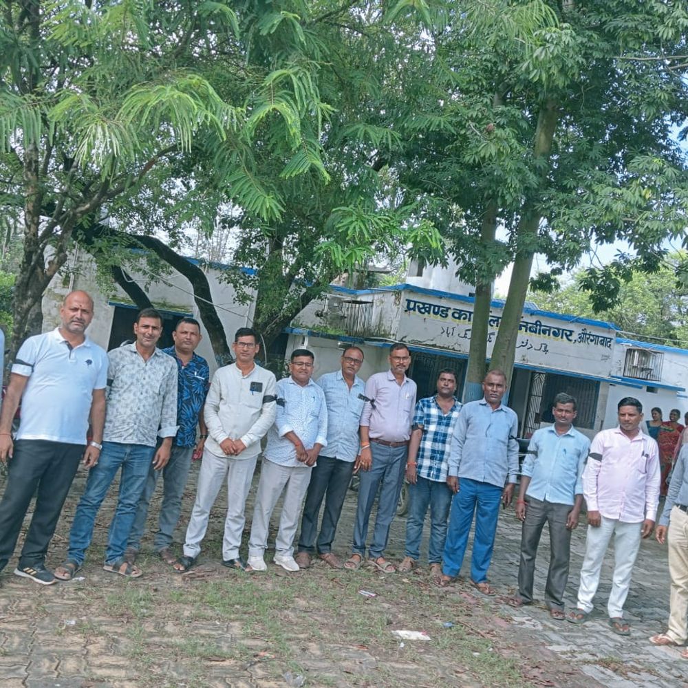 कर्मी ने काली पट्टी बांध किया विरोध