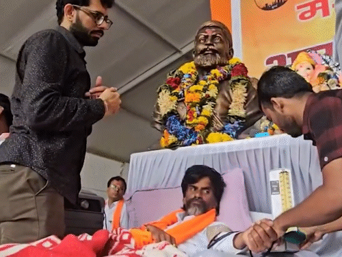 जरांगे बोले- चाहे जान चली जाए, आजाद मैदान नहीं छोड़ूंगा:मुंबई में मराठा आरक्षण आंदोलन का पांचवां दिन; आज बॉम्बे हाईकोर्ट में सुनवाई