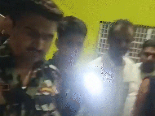 गयाजी में टीचर ट्रेनिंग कॉलेज में हंगामा:वेज की जगह नॉनवेज परोसा, महिला टीचर बोलीं- आस्था से खिलवाड़ हुआ है, सोची-समझी साजिश है