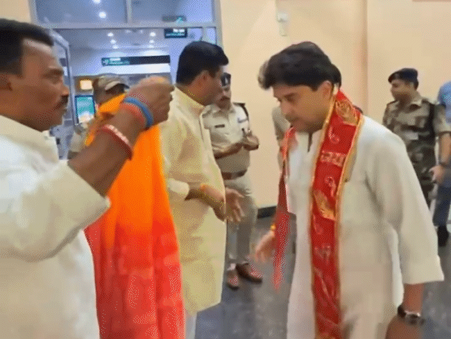 MPCA में तीसरे सिंधिया अध्यक्ष:29 साल के महानआर्यमन सहित पूरी कार्यकारिणी निर्विरोध चुनी गई; बोले- पिता के साथ मां भी खुश