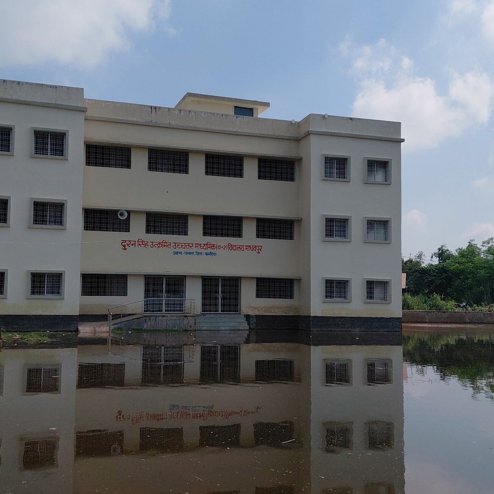 गंगा का जलस्तर बढ़ने से परबत्ता में बाढ़ का कहर:घरों में घुसा पानी, पलायन को मजबूर लोग
