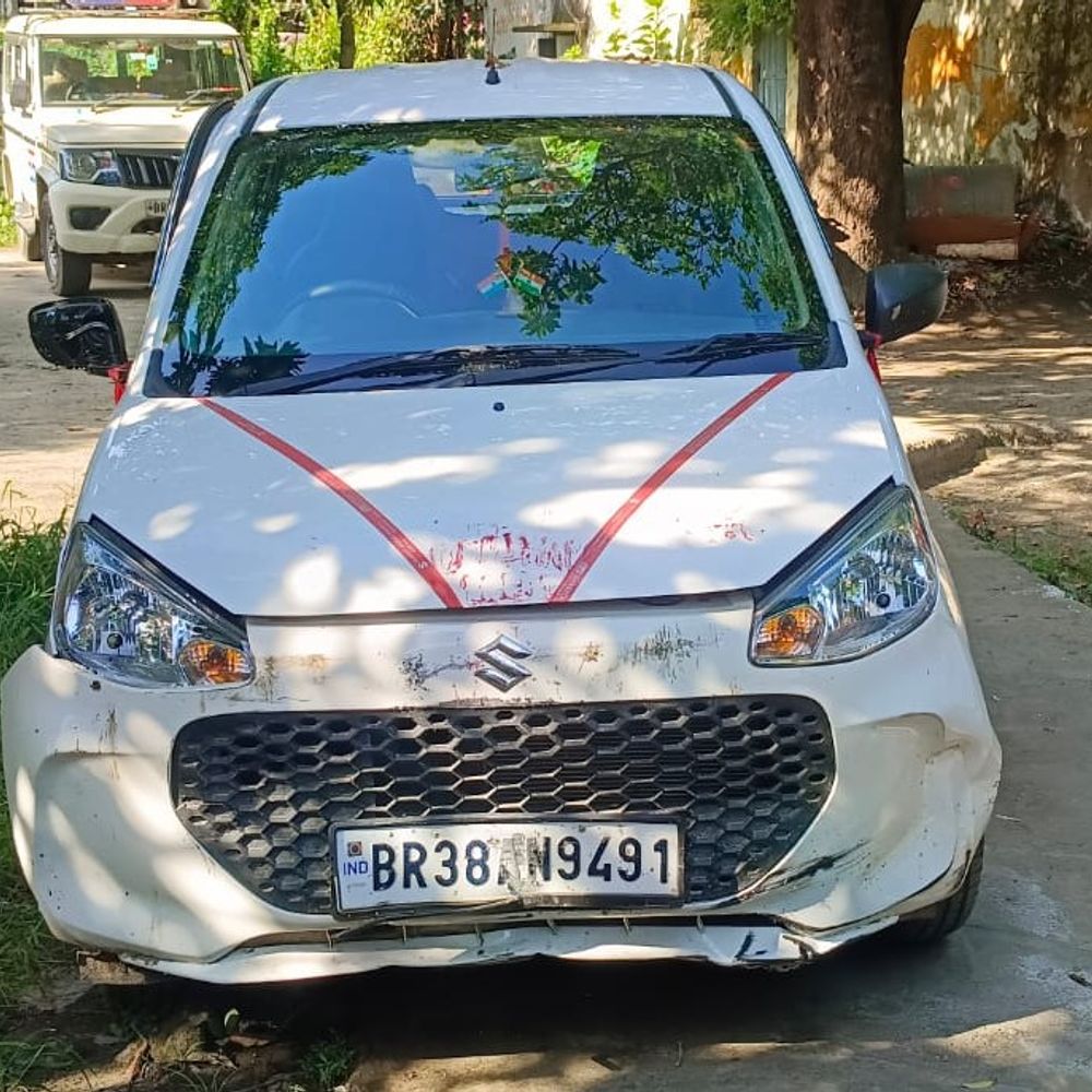 कार से 243 लीटर नेपाली शराब जब्त:नेपाल से सुपौल में शराब तस्करी का प्रयास नाकाम, तस्कर गाड़ी से कूद कर भागे