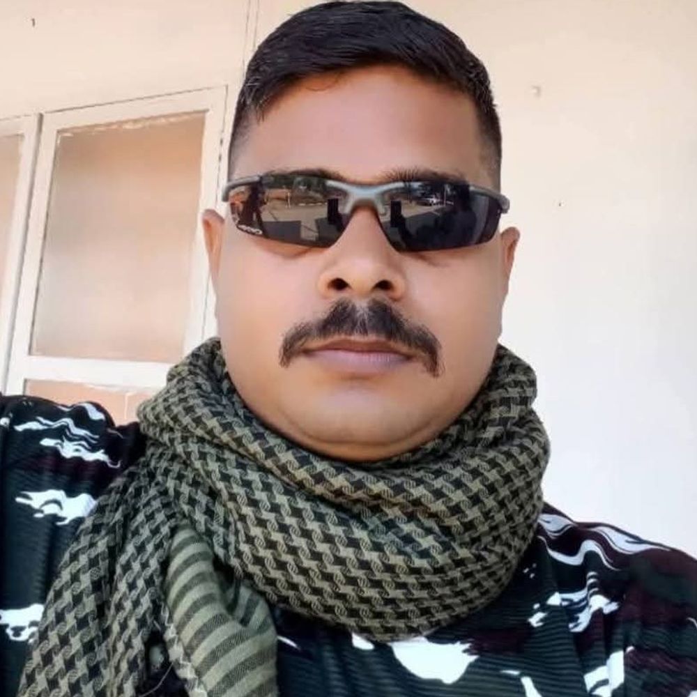 मुजफ्फरपुर में तैनात CRPF जवान का निधन:बक्सर के राजेश चौबे को सैन्य सम्मान के साथ दी गई अंतिम विदाई, 2 बेटियों के थे पिता