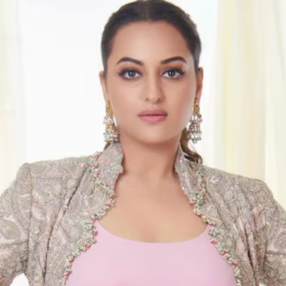 बिना इजाजत ब्रांड्स ने इस्तेमाल कीं सोनाक्षी की फोटोज:एक्ट्रेस ने भड़ककर धमकाया, कहा- मैं आपके खिलाफ एक्शन लूं उससे पहले मेरी तस्वीरें हटा दो