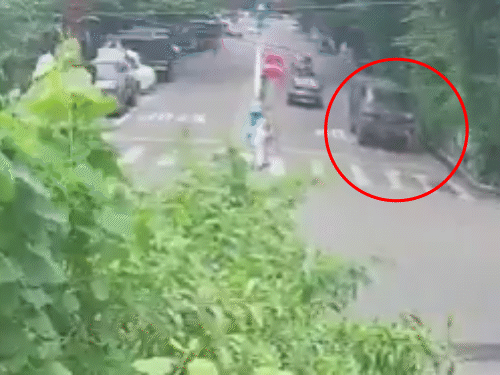 कोलकाता पुलिस ने सेना का ट्रक रोका, VIDEO:खतरनाक ड्राइविंग का आरोप, पुलिस कमिश्नर की कार पीछे थी, टकराने से बाल-बाल बची