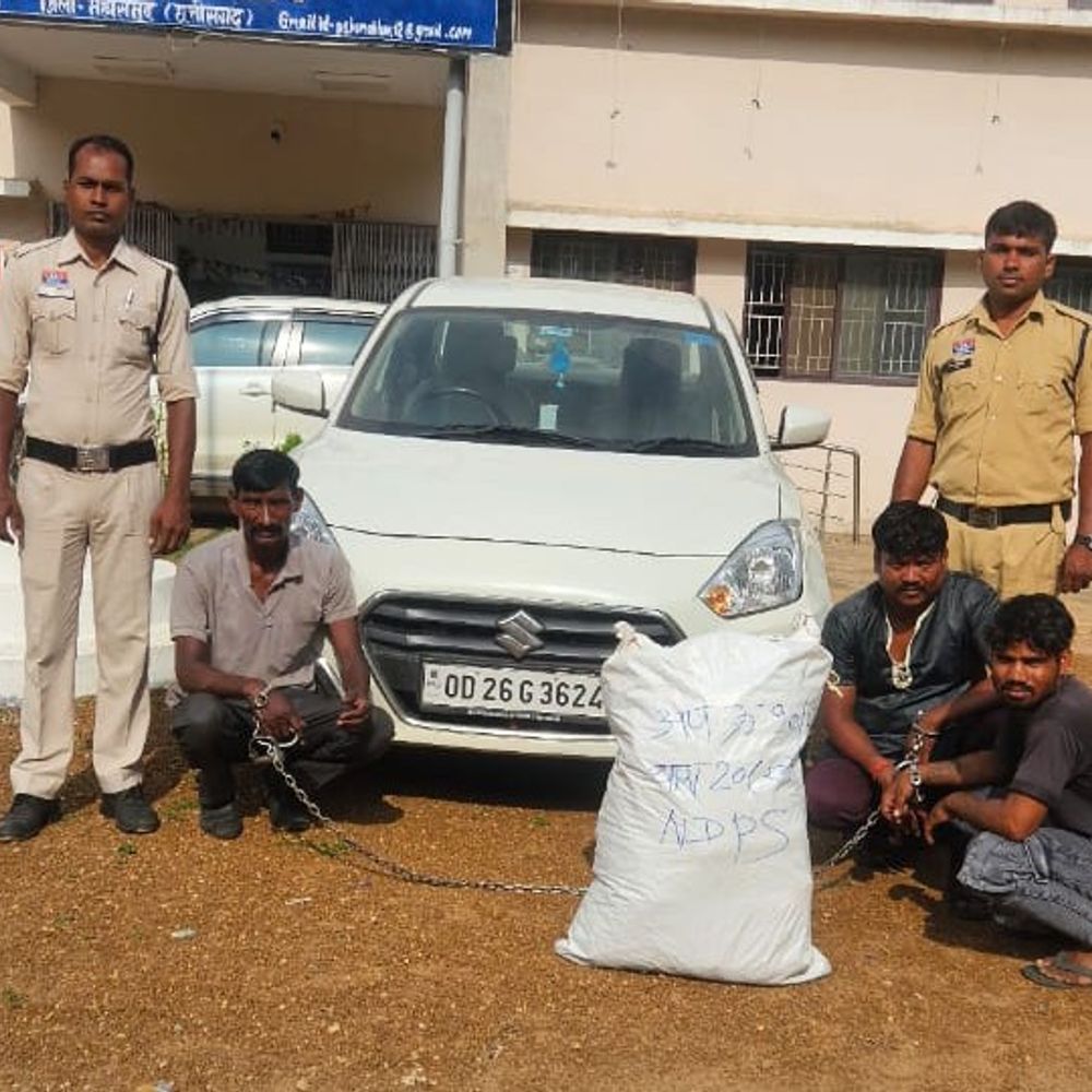 गांजा तस्करी करते पकड़ाए 3 युवक:ओडिशा से दुर्ग ले जा रहे थे, महासमुंद में 22 किलो गांजा और कार जब्त
