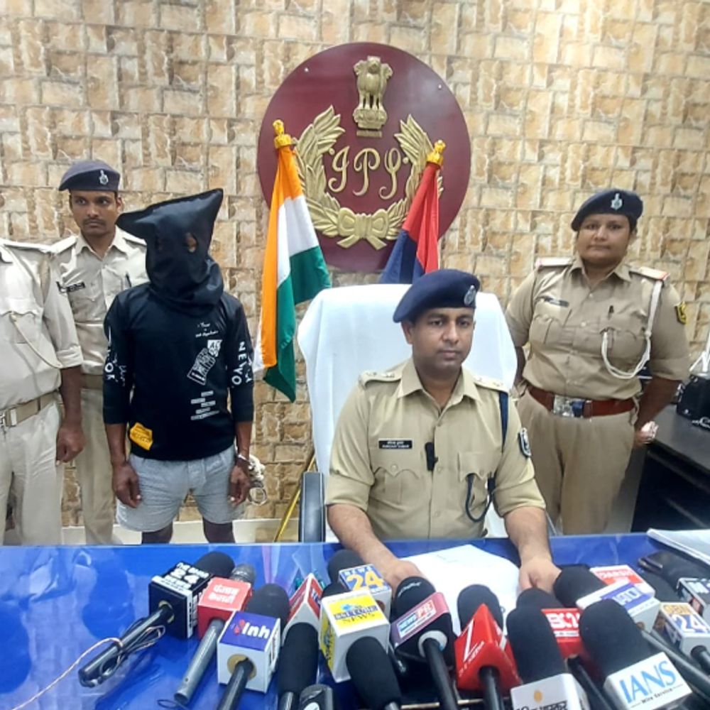 पटना में अलग इलाकों से 4 अपराधी गिरफ्तार:एक ने दोस्त की हत्या के बाद 35,000 में खरीदी थी पिस्टल, आर्म्स के साथ एक पकड़ाया