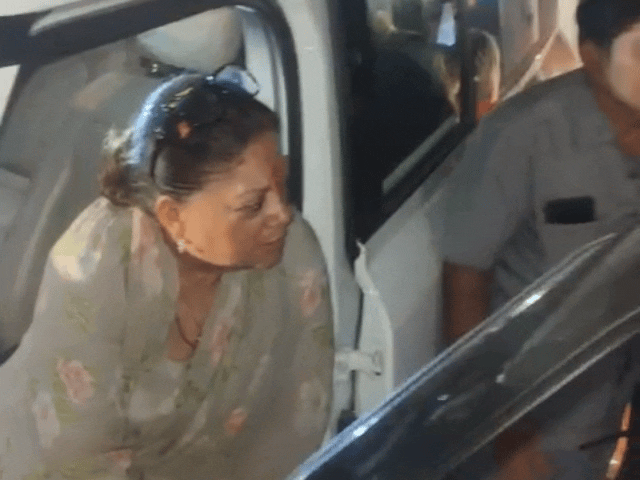 वसुंधरा राजे का कार्यकर्ताओं से सवाल- बाबूसिंह जिंदाबाद कहां है?:  मोहनगढ़ से लौटते शेरगढ़ फलोदी रोड फांटा पर नारे लगे, तो ली चुटकी – Jodhpur News