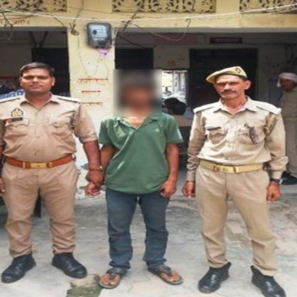 फाफामऊ में रंगदारी मांगने वाला गिरफ्तार:एक लाख रुपए की मांग और मारपीट का है आरोपी
