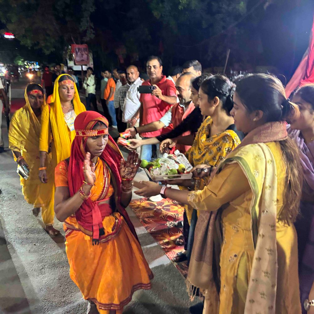 अनंत चतुर्दशी पर सोमेश्वरनाथ मंदिर में उमड़े श्रद्धालु:100 किमी की यात्रा कर बाबा को जल चढ़ाएंगे कांवरिए, रास्ते में लगे सेवा शिविर