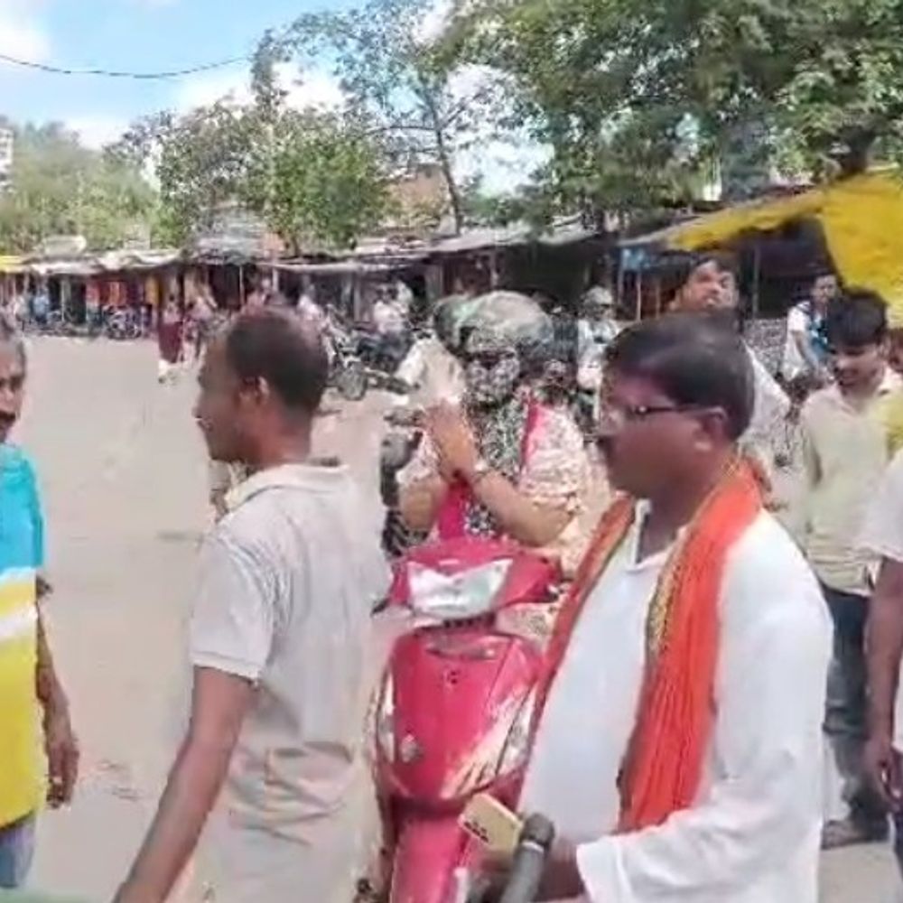 टायर जलाने से रोका तो पिता-बेटे को चाकू से मारा:दरभंगा में बंदी के वक्त शिक्षिका को स्कूल जाने से रोका, नोकझोंक पर पहुंची पुलिस