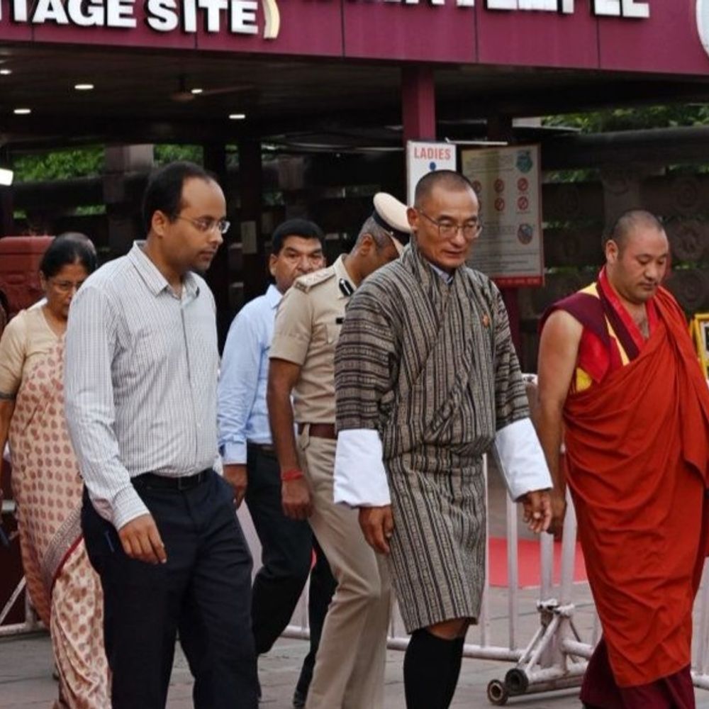 महाबोधि मंदिर में भूटान के प्रधानमंत्री ने की पूजा:दशो शेरिंग टोबगे बोले- बोधगया आकर धन्य हो गया; चाक-चौबंदी रही सुरक्षा व्यवस्था