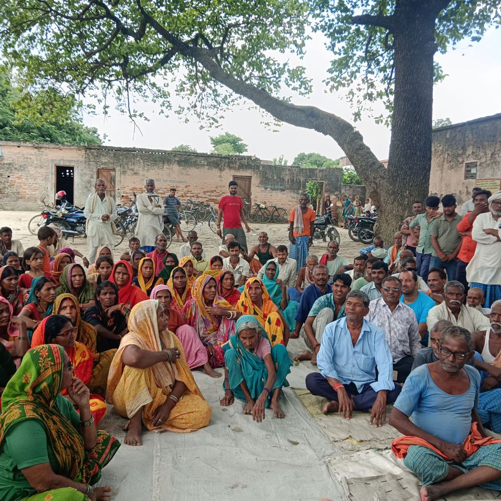 कुशीनगर में 500 परिवारों को वन विभाग का नोटिस:63 साल से बसे ग्रामीणों को मकान खाली करने के लिए कहा