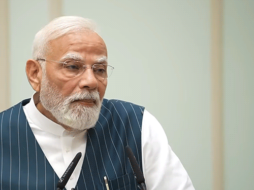 मोदी बोले-कांग्रेस बच्चों की टॉफी पर भी टैक्स लेती थी:लोगों के घर का बजट बिगड़ा था; दिवाली-छठ पूजा से पहले खुशियां डबल कीं