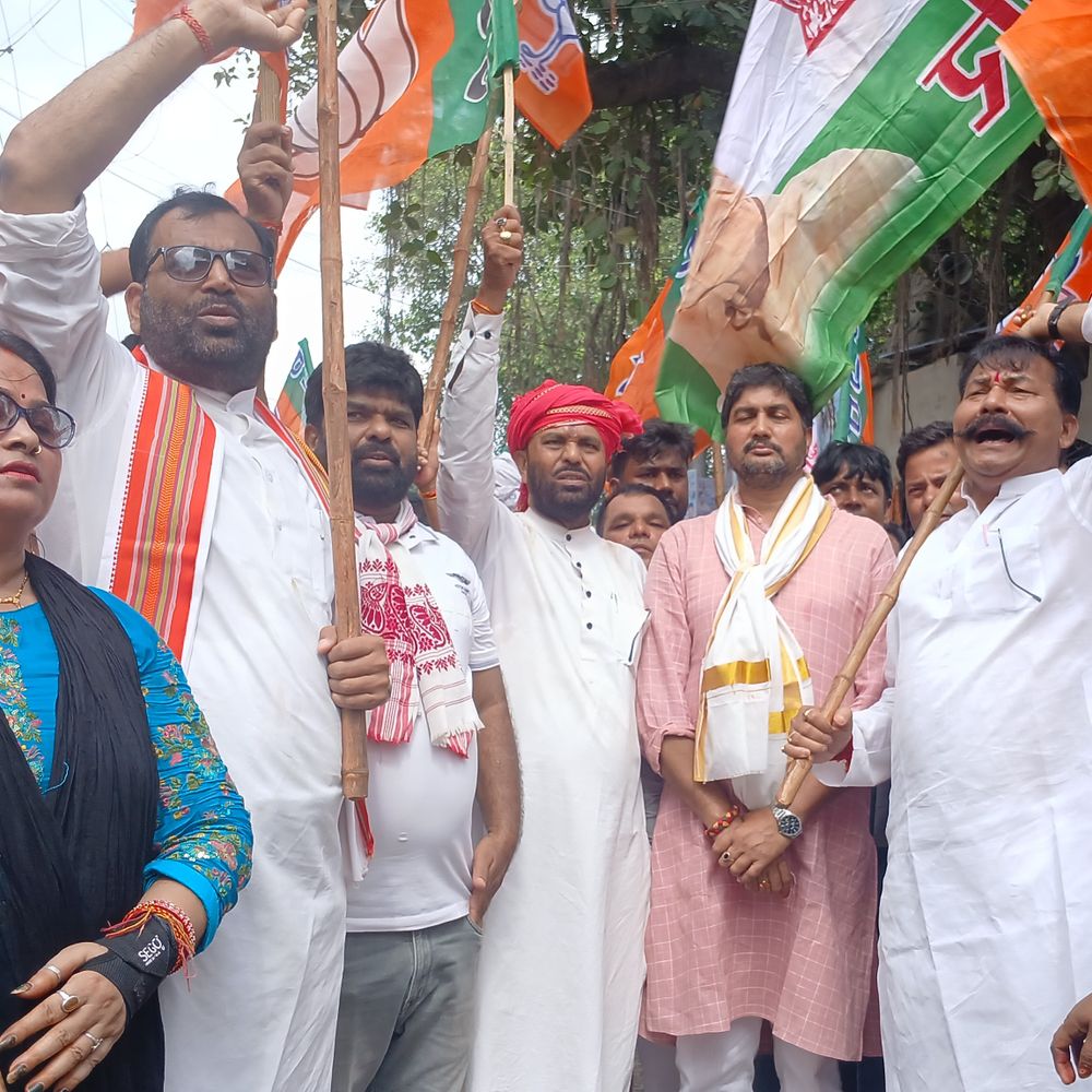 'मां के सम्मान में बिहार की बेटियां मैदान में':गोपालगंज में सुबह 7 बजे से पीएम की मां के अपमान के खिलाफ प्रदर्शन